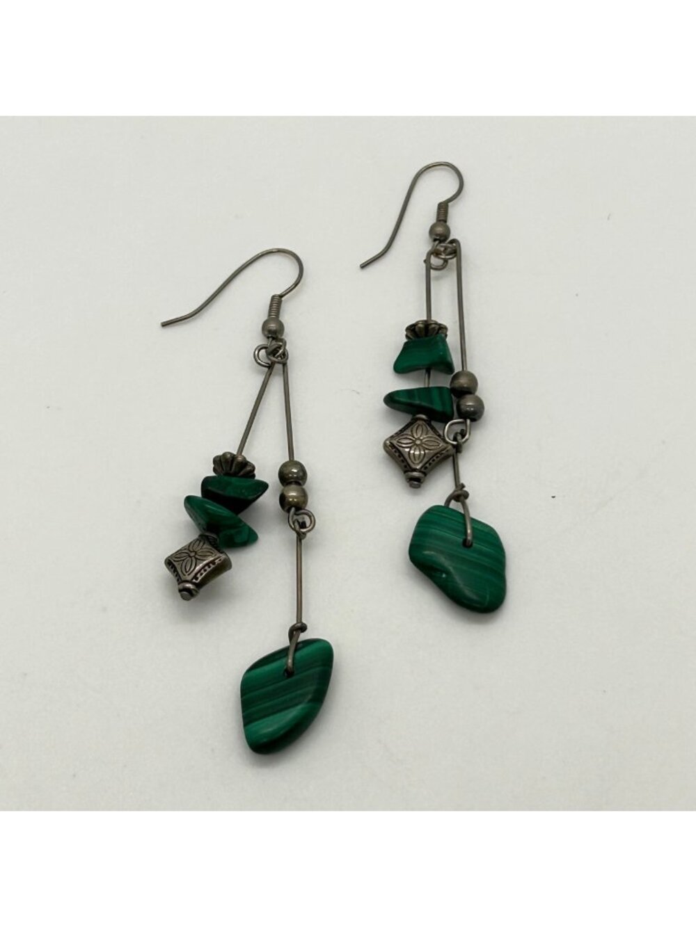 Vintage Bohemian Malachite Dangle Earrings Silver-Tone Natural Stone Chips